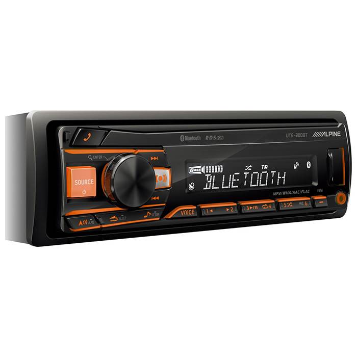 ALPINE UTE-200BT autoradio, jossa on Bluetooth ja USB-liitäntä.