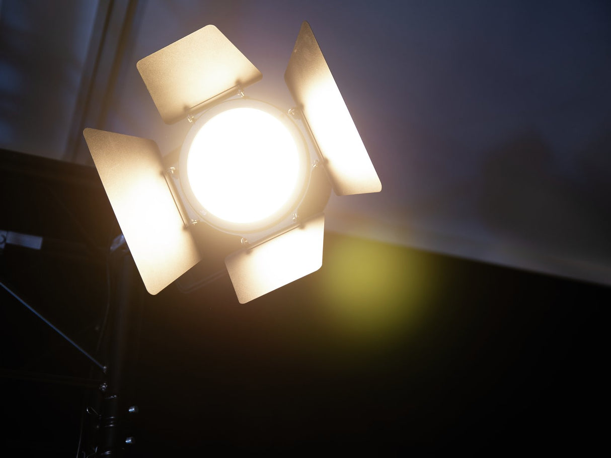 Eurolite LED-teatterin valonheitin COB 200 WW