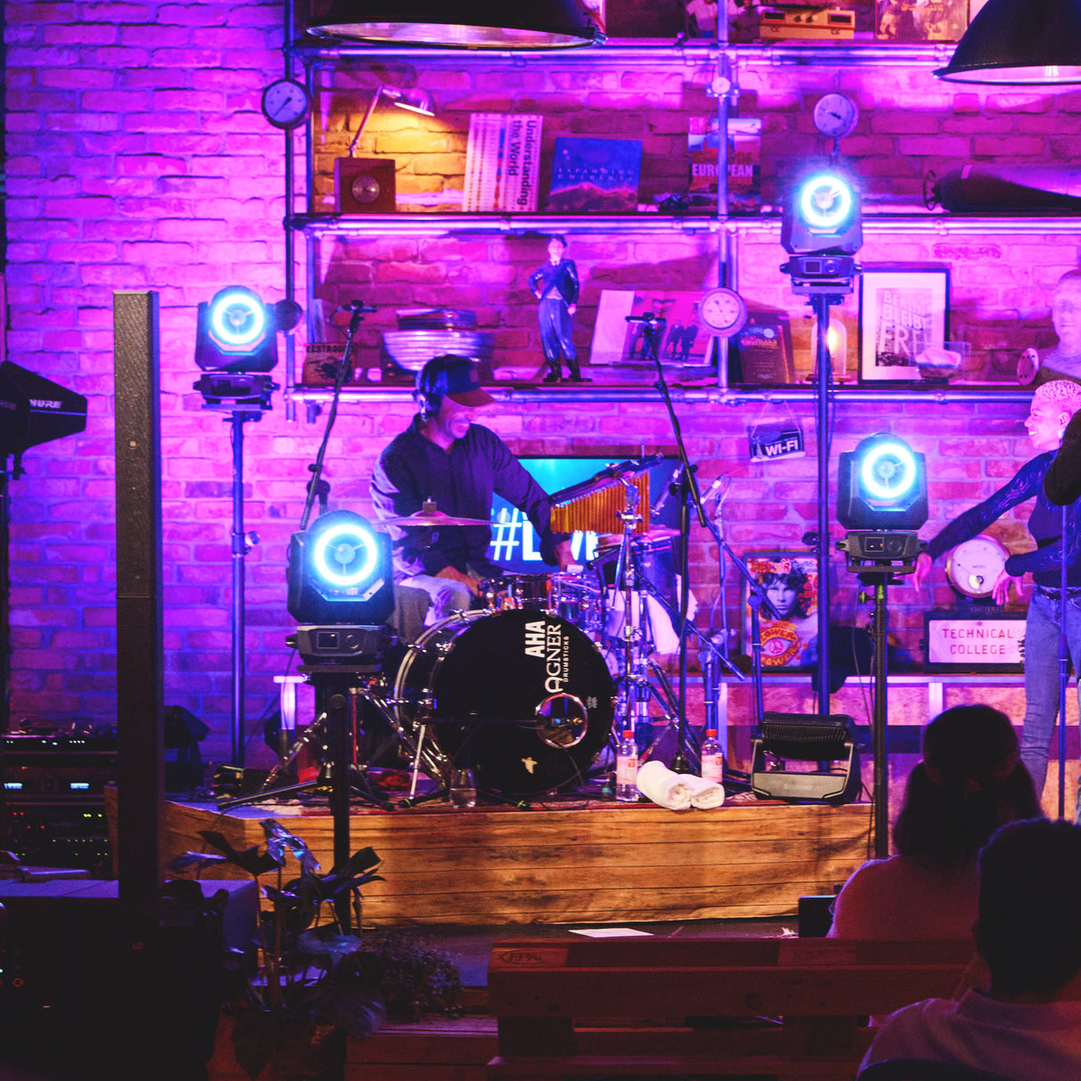 Cameo MOVO BEAM 200 - Beam moving head med endeløs rotation og LED-ring