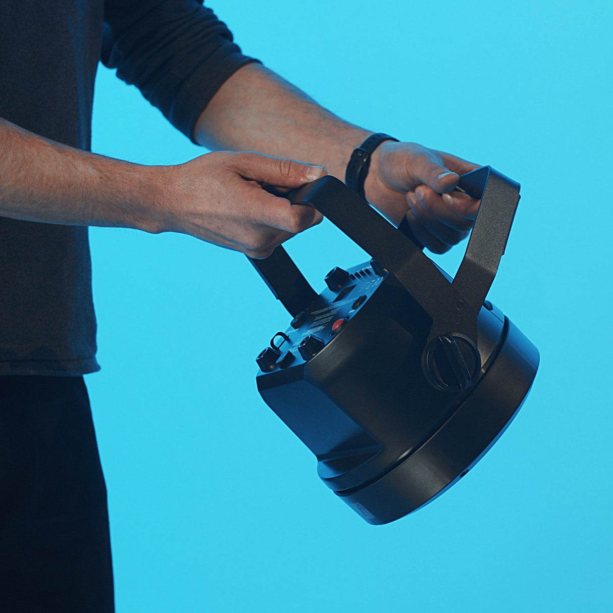 Cameo ROOT® PAR BATTERY - 5 × 4 W batteridrevet RGBW LED PAR-spotlight