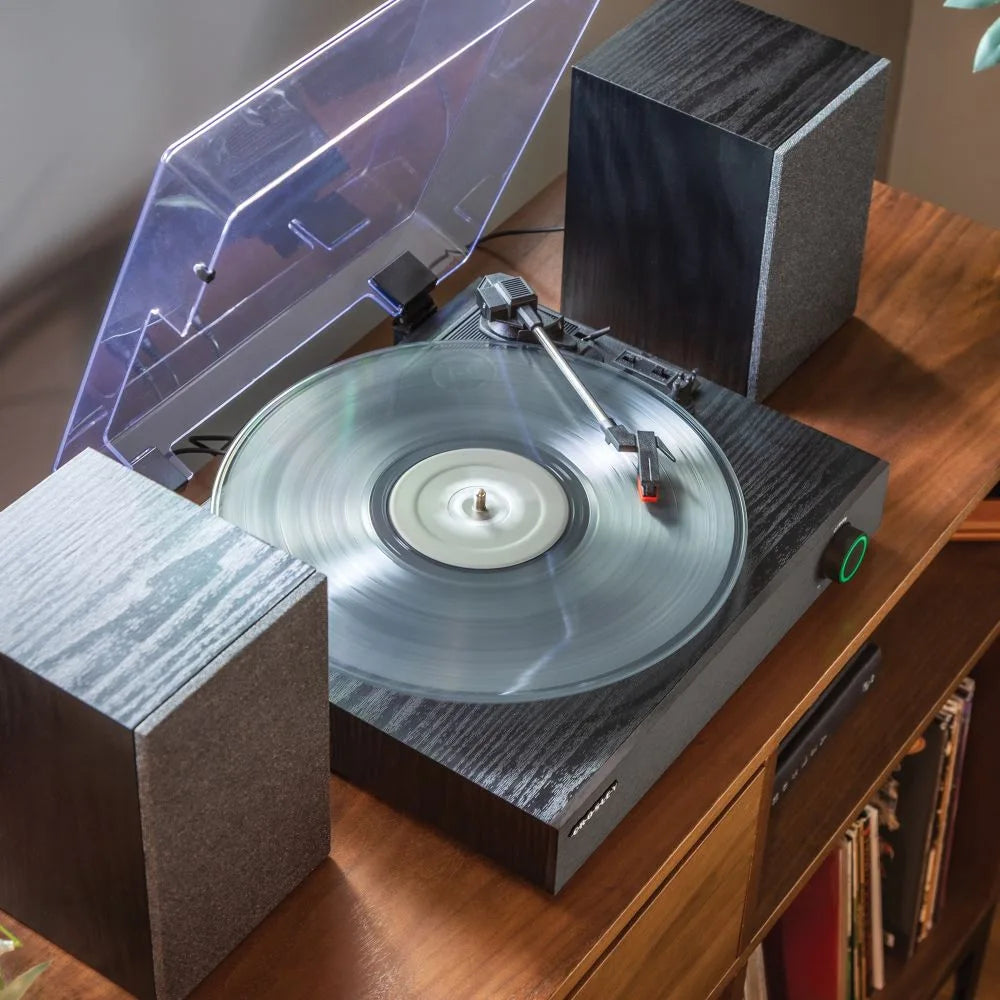 Crosley Zane Levysoitin kaiuttimilla, Sort