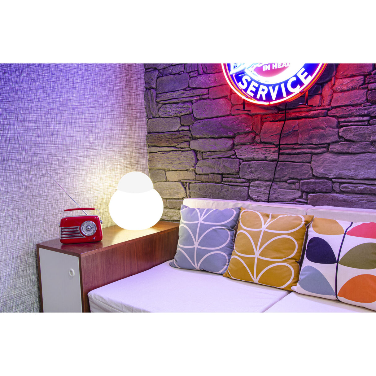 Madison Retro Radio, jossa on Bluetooth ja FM (punainen).