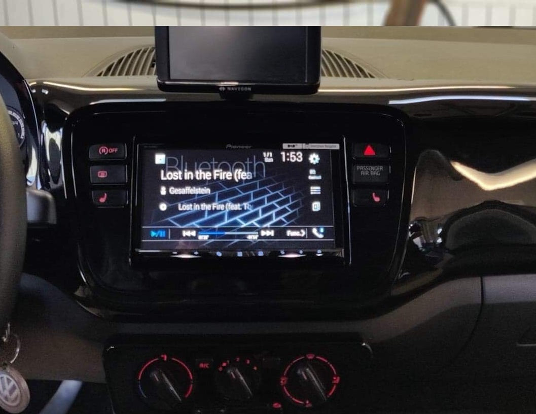 2-DIN-kehys Mii, Citigo ja sitä vanhemmille (kiiltävä musta)