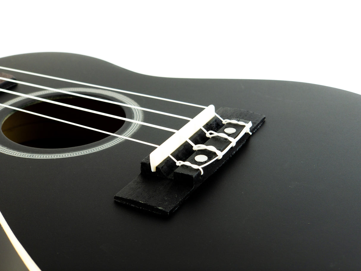 Reno RU300 Grand Concert Ukulele (musta)