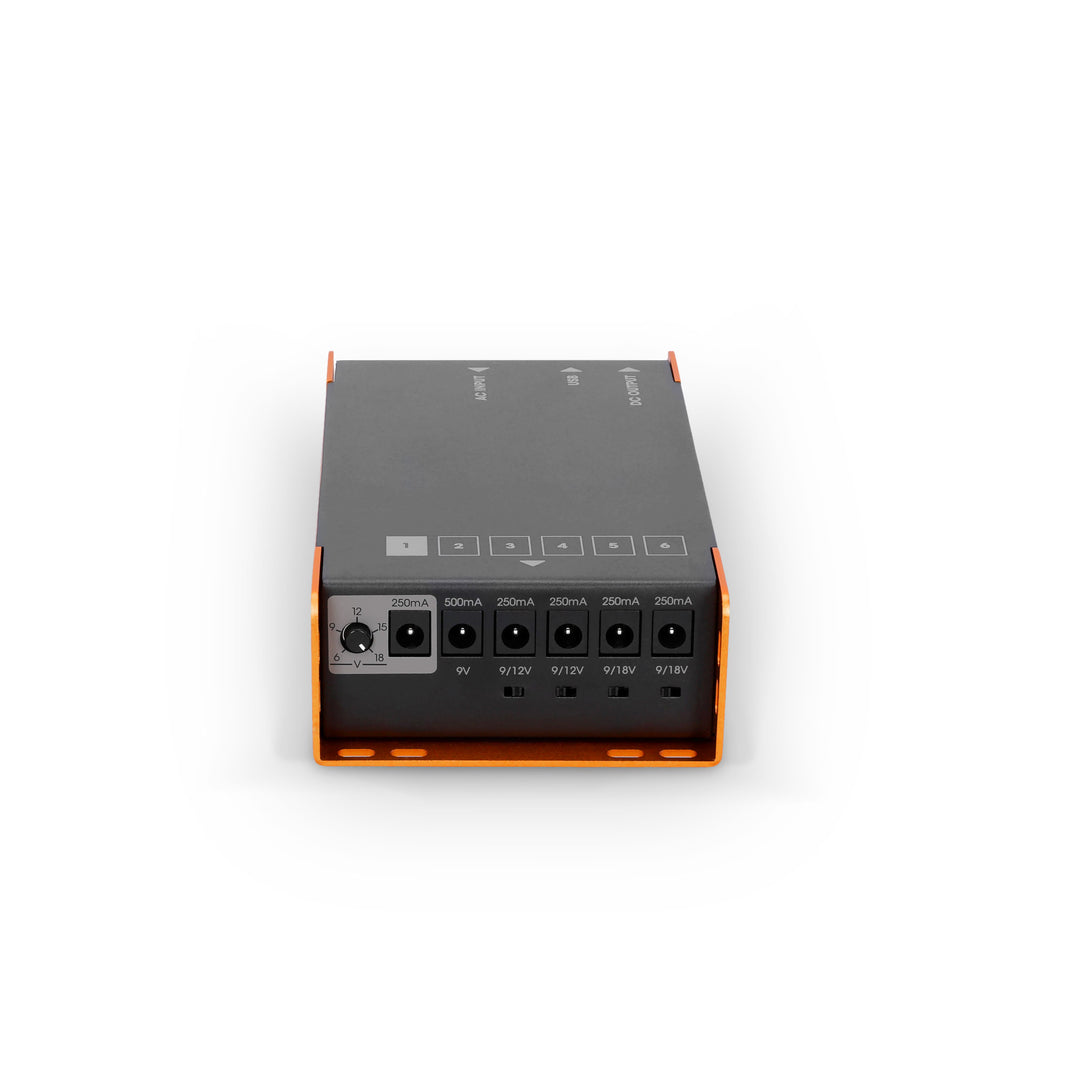 Palmer PWT 06 IEC - Universaali virtalähde pedaalilaudalle USB:llä