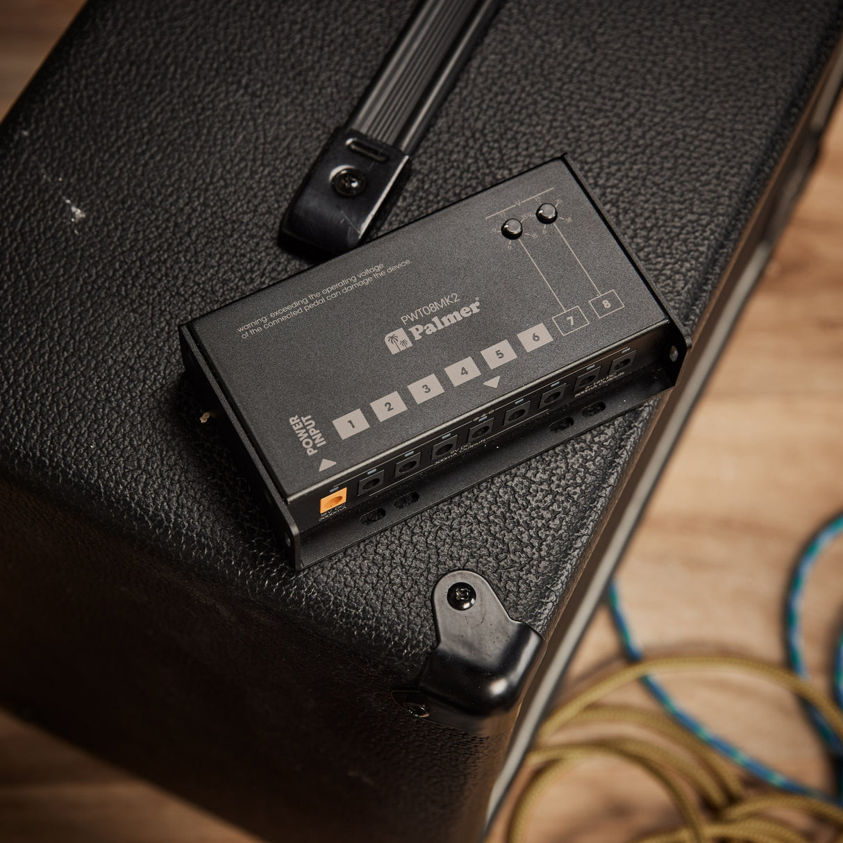 Palmer PWT 08 MK2 - Universel 8-udgangs pedalboard-strømforsyning