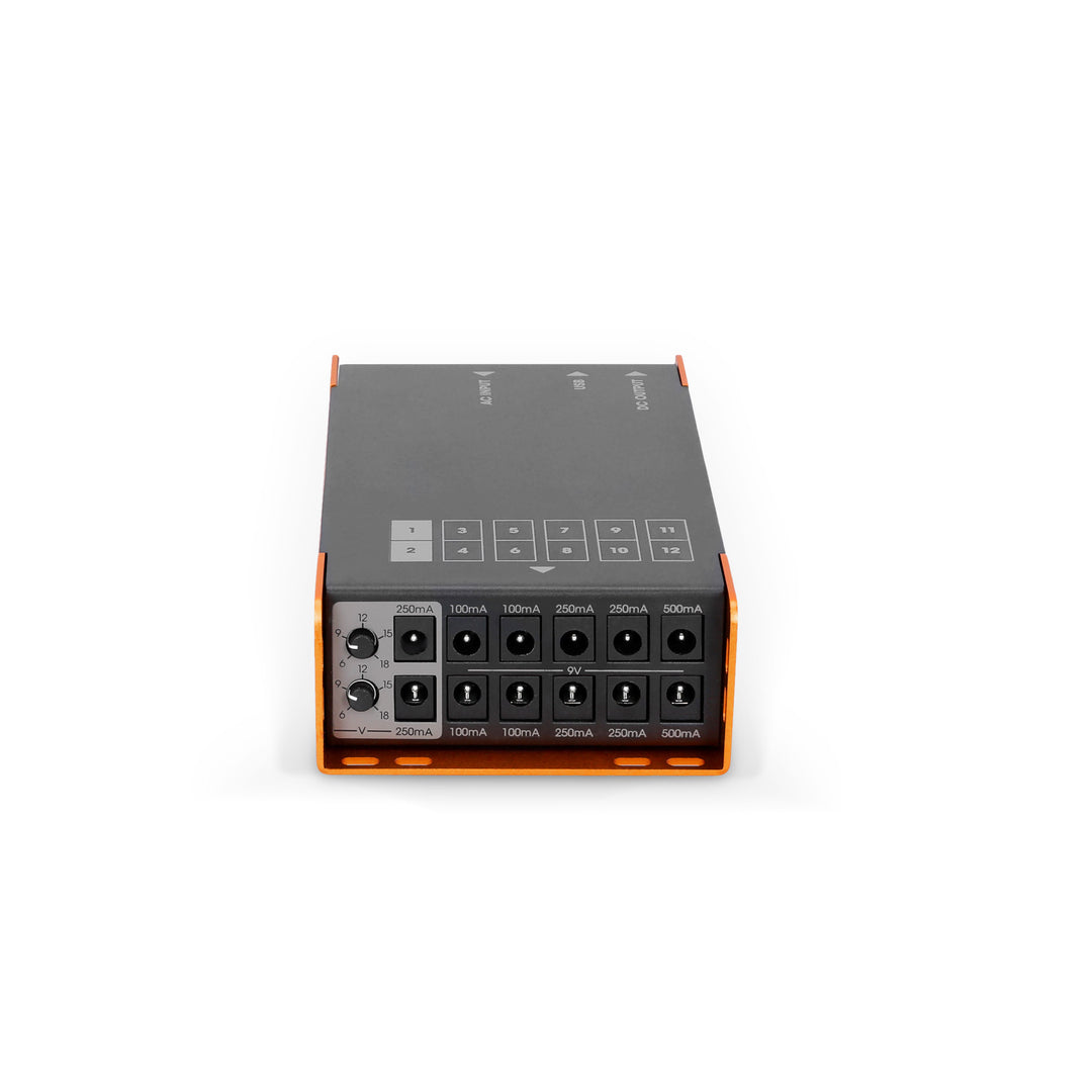 Palmer PWT 12 IEC - Yleiskäyttöinen virtalähde pedalboardille USB-liitännällä