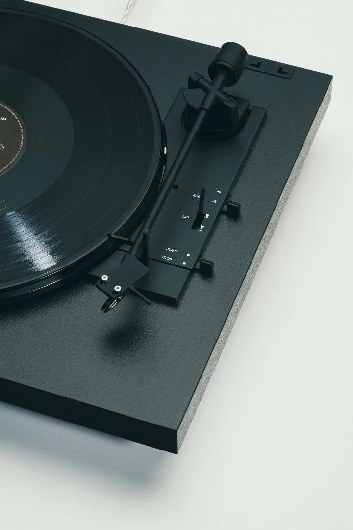 Pro-Ject A1 OM10 levysoitin (musta)