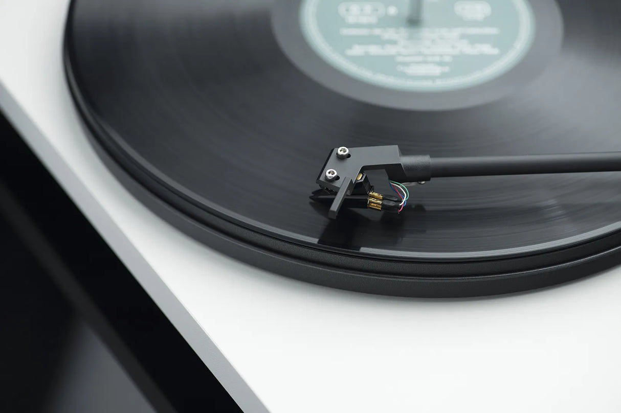 Pro-Ject Primary E OM levysoitin (musta)