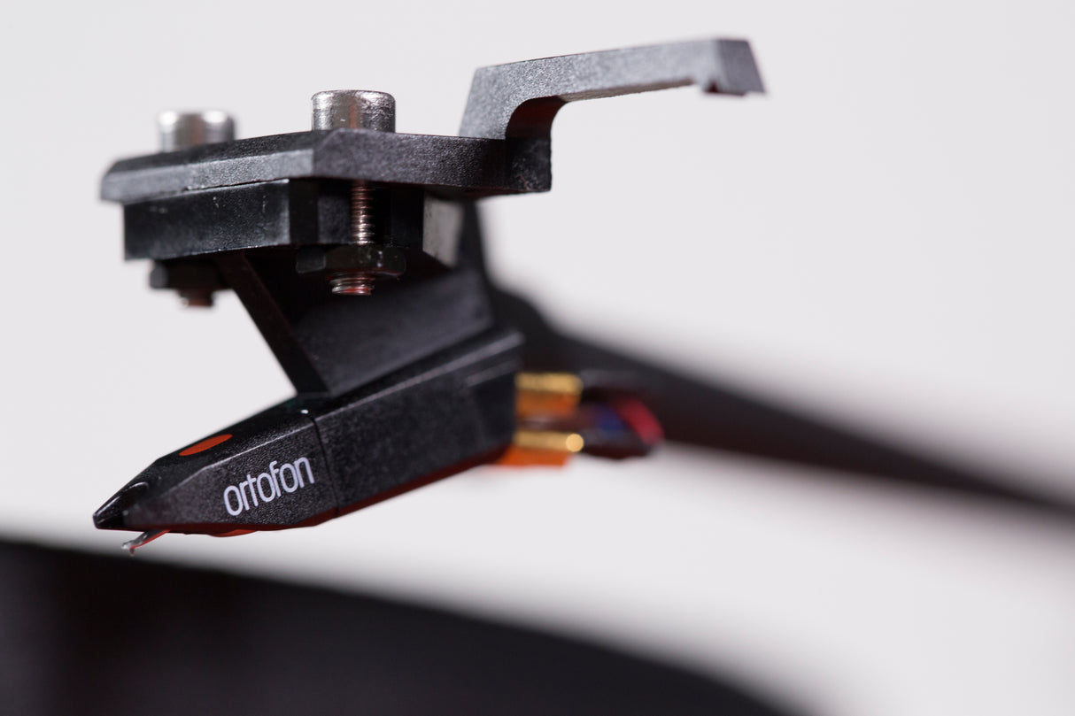 Pro-Ject VT E BT R OM5e PIANO Wall Mount levysoitin (musta)