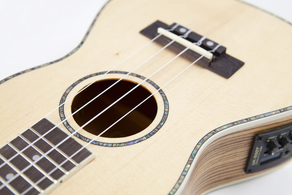 Reno RU320E Grand Konsertti Ukulelet m. Pickup ja Viritin (Luonnollinen)