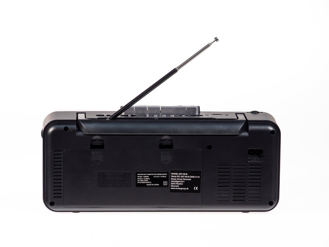 Studio 57 - Kasettisoitin m. FM & Bluetooth, Musta + Kasettinauha