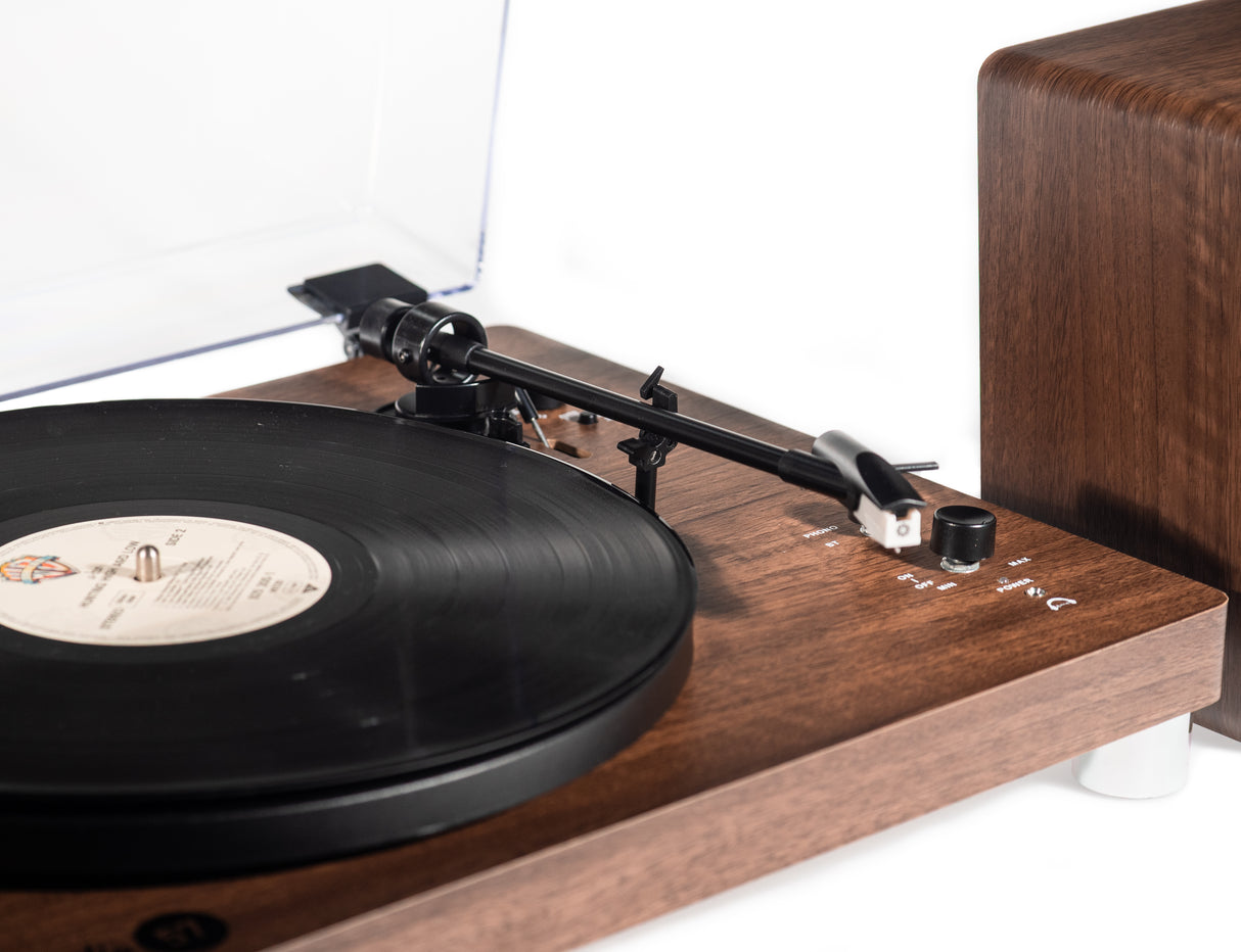 Studio 57 Levysoitin kaiuttimilla (Træ)