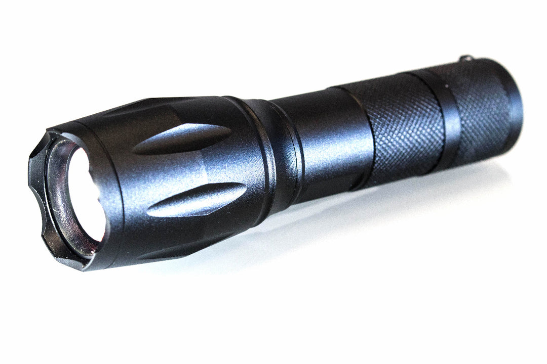 LED Taskulamppu zoomilla