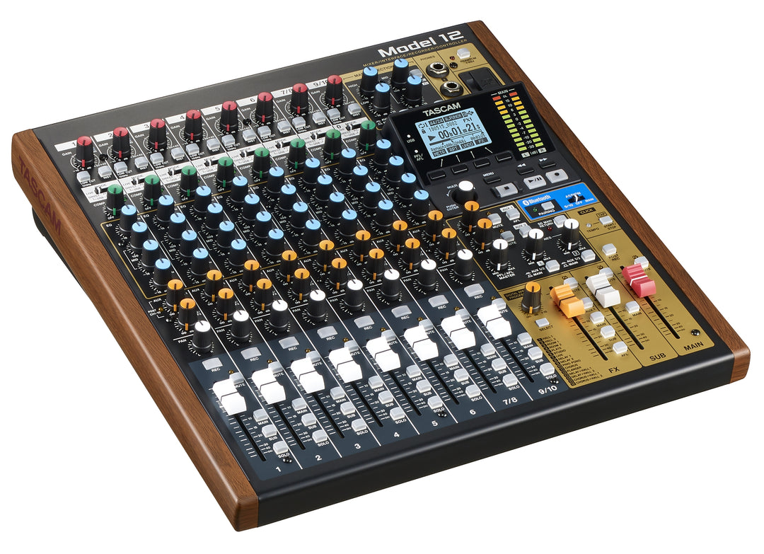 Tascam Model 12 analogimikseri ja 12-raita digitaalinen moninauhuri