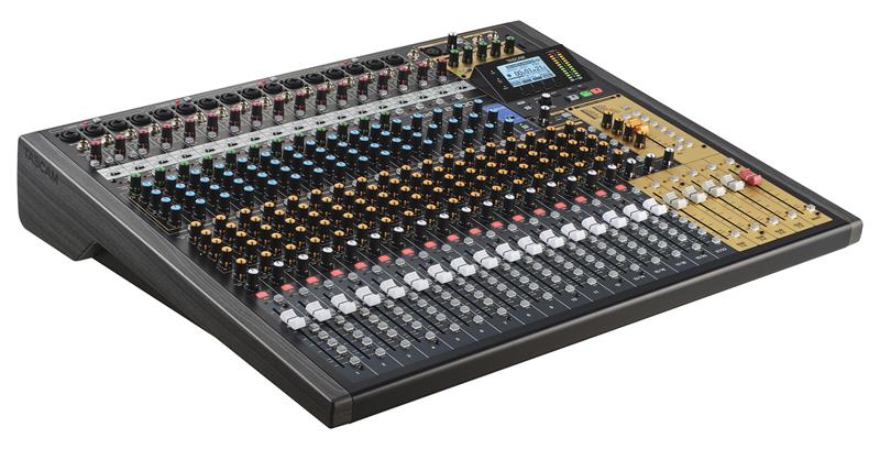 Tascam Model 2400 digitaalinen mikseri og 24 raidainen digitaalinen nauhuri
