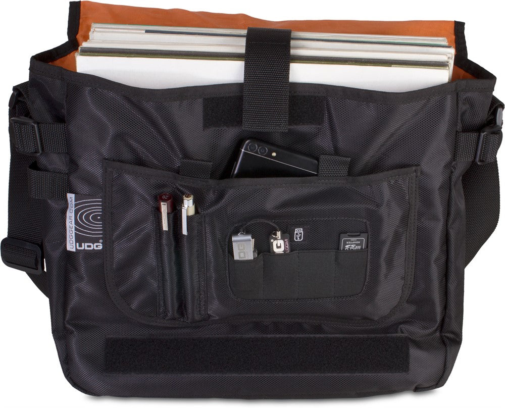 UDG Ultimate CourierBag Musta, Oranssi sisäpuoli