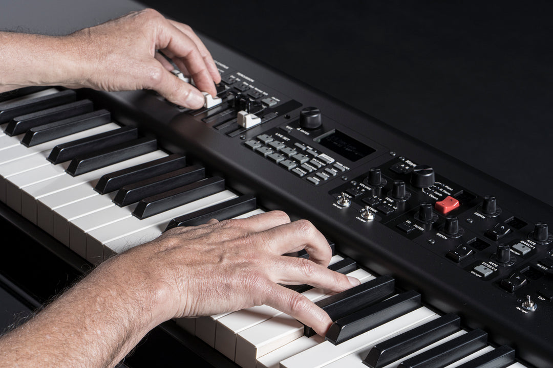Yamaha YC88 Digital Stage Kosketinsoittimet (Luonnonpuu)