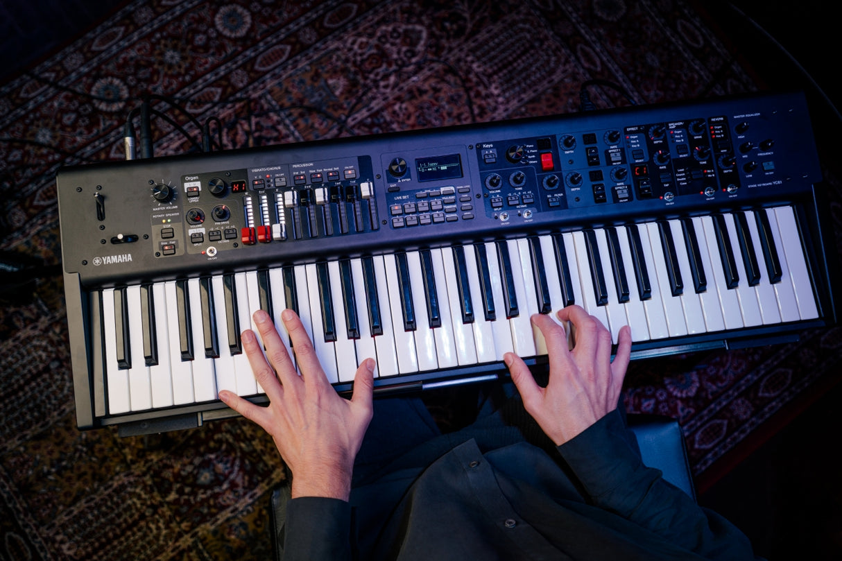 Yamaha YC61 Digital Stage Keyboard (vesiputous)
