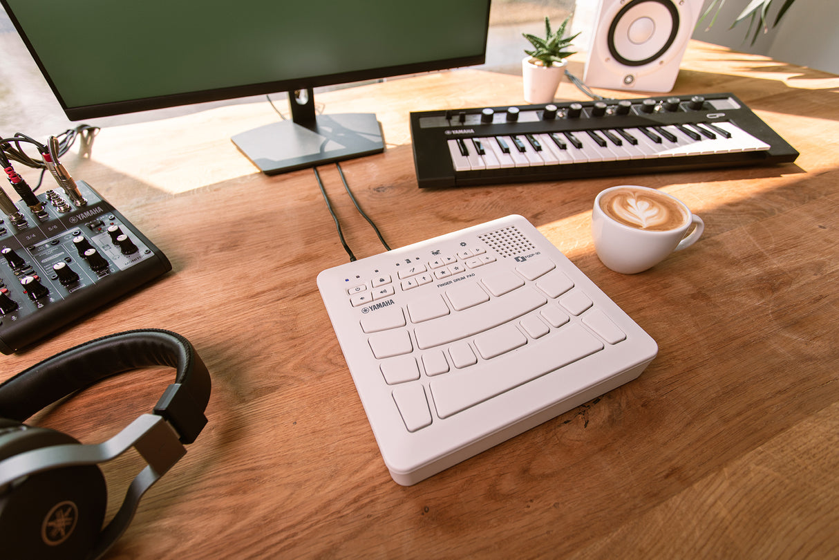 Yamaha FGDP-30 Sormirumpupadi