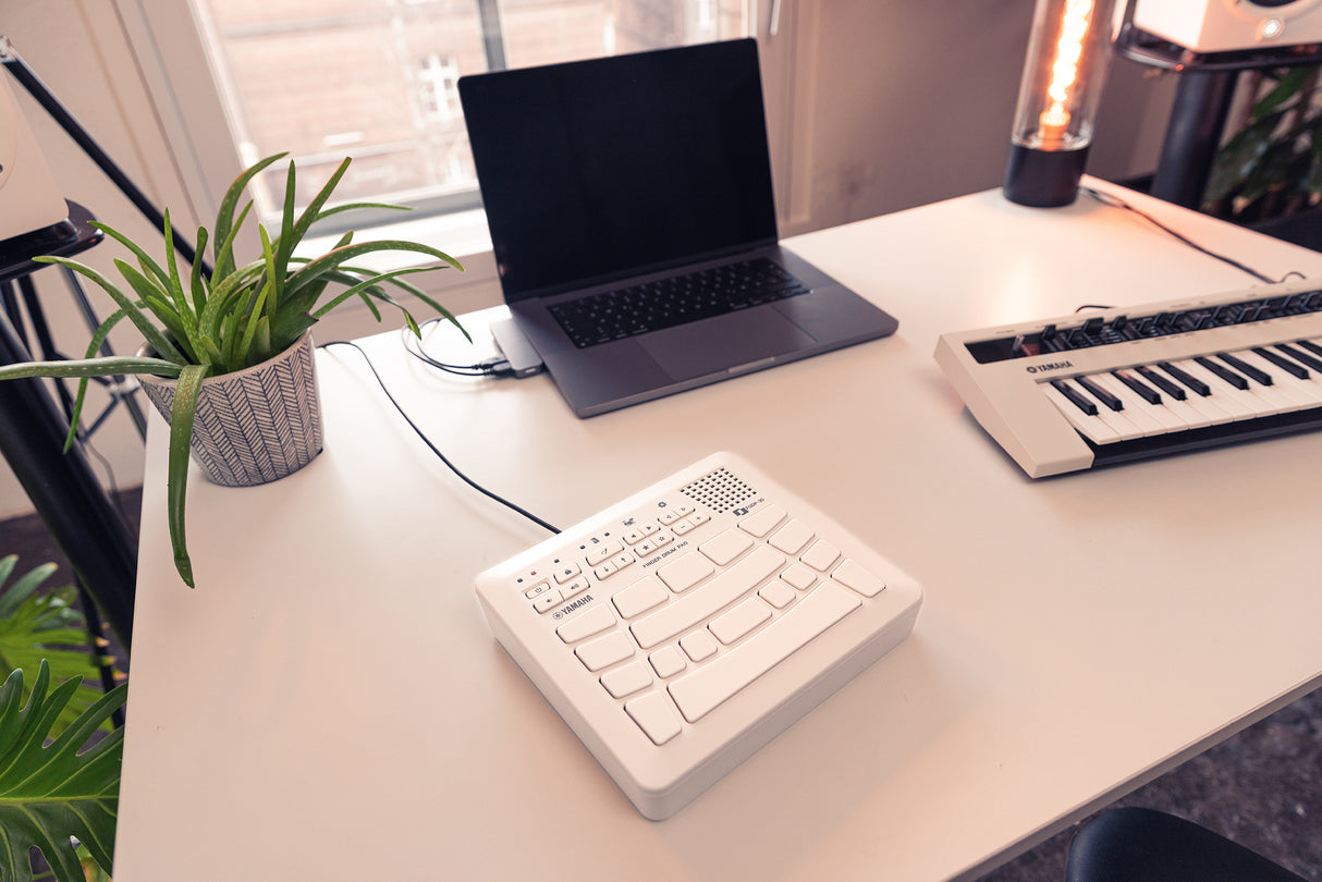 Yamaha FGDP-30 Sormirumpupadi