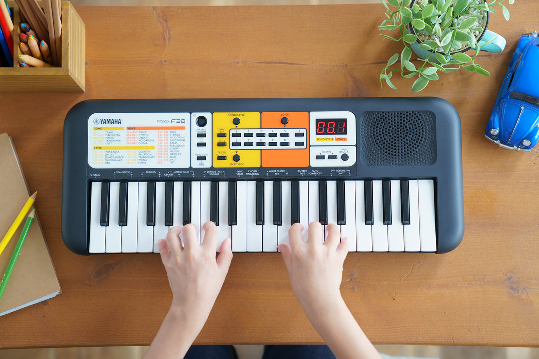 Yamaha PF30 Lasten Kosketinsoittimet (Musta)