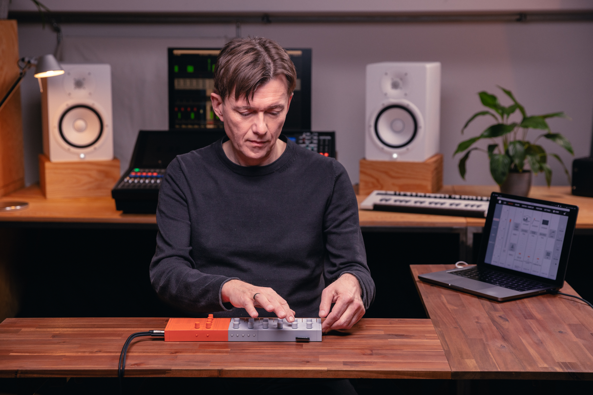 Yamaha Seqtrak Sequencer (oranssi)