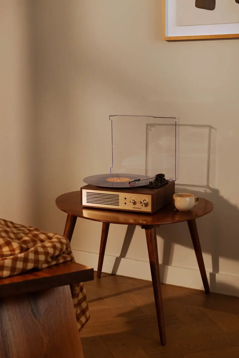 Crosley Miles Levysoitin, pähkinä