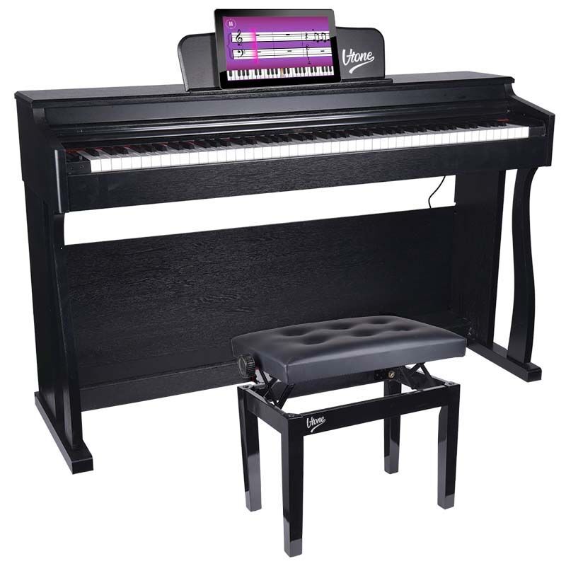 Pianosohva mustalla keinonahalla