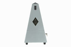 Wittner metronomi pyramidin muotoinen - hopean mattapintainen kirkas 845202