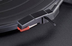 TEAC TN-180BT-B Levysoitin (Musta)