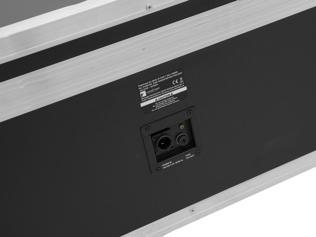 ROADINGER Flightcase 8x AKKU IP PAR 7 QCL WDMX lataustoiminnolla