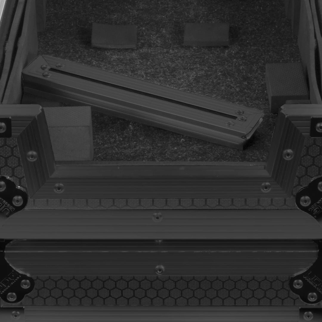 UDG Ultimate Flight Case Denon DJ SC LIVE 4 Black Plus (Pyörät)