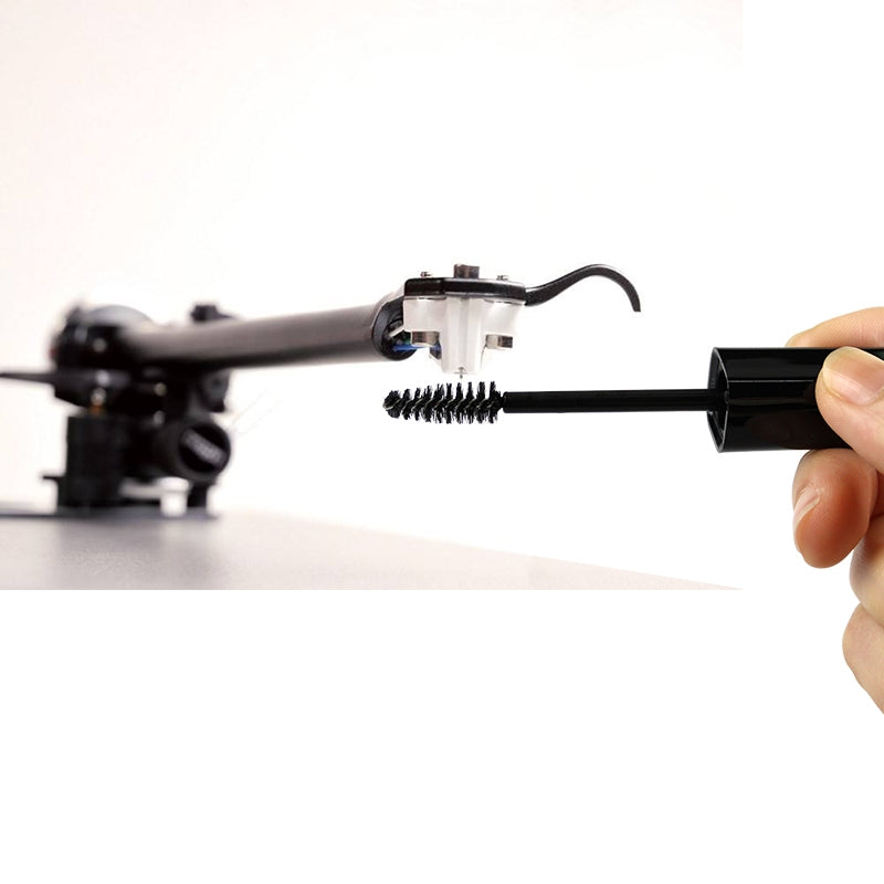 Puhdistussarja vinyylilevyille, jossa on 5-in-1 äänirasian harja.