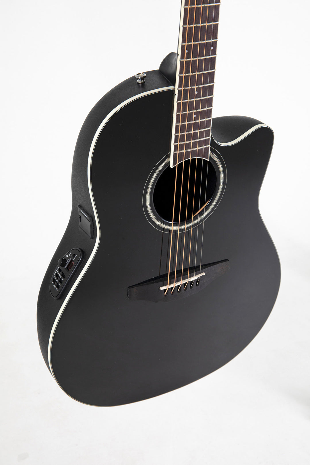 Ovation E-akustinen kitara Celebrity CS Standard Mid Cutaway - Black (CS24-5-G)