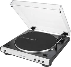 Audio-Technica AT-LP60XBT-WH + Pioneer DM-40BT-W Bluetooth kaiuttimet.