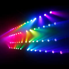 Cameo MOVO BEAM Z100 – Beam-moving head rajoittamattomalla kierrolla, LED-renkaalla ja zoomilla