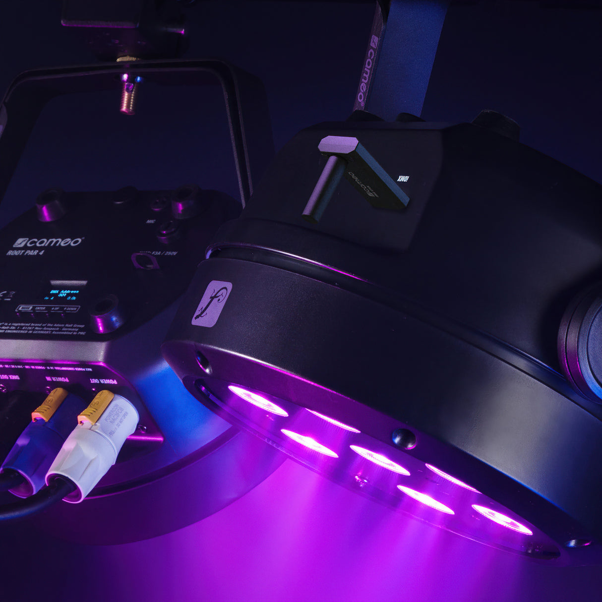 Cameo ROOT® PAR 4 WH SET 1 - Sæt inkl. 4 x CLROOTPAR4WH inkl. IR-fjernbetjening (CLPFLAT1REMOTE)