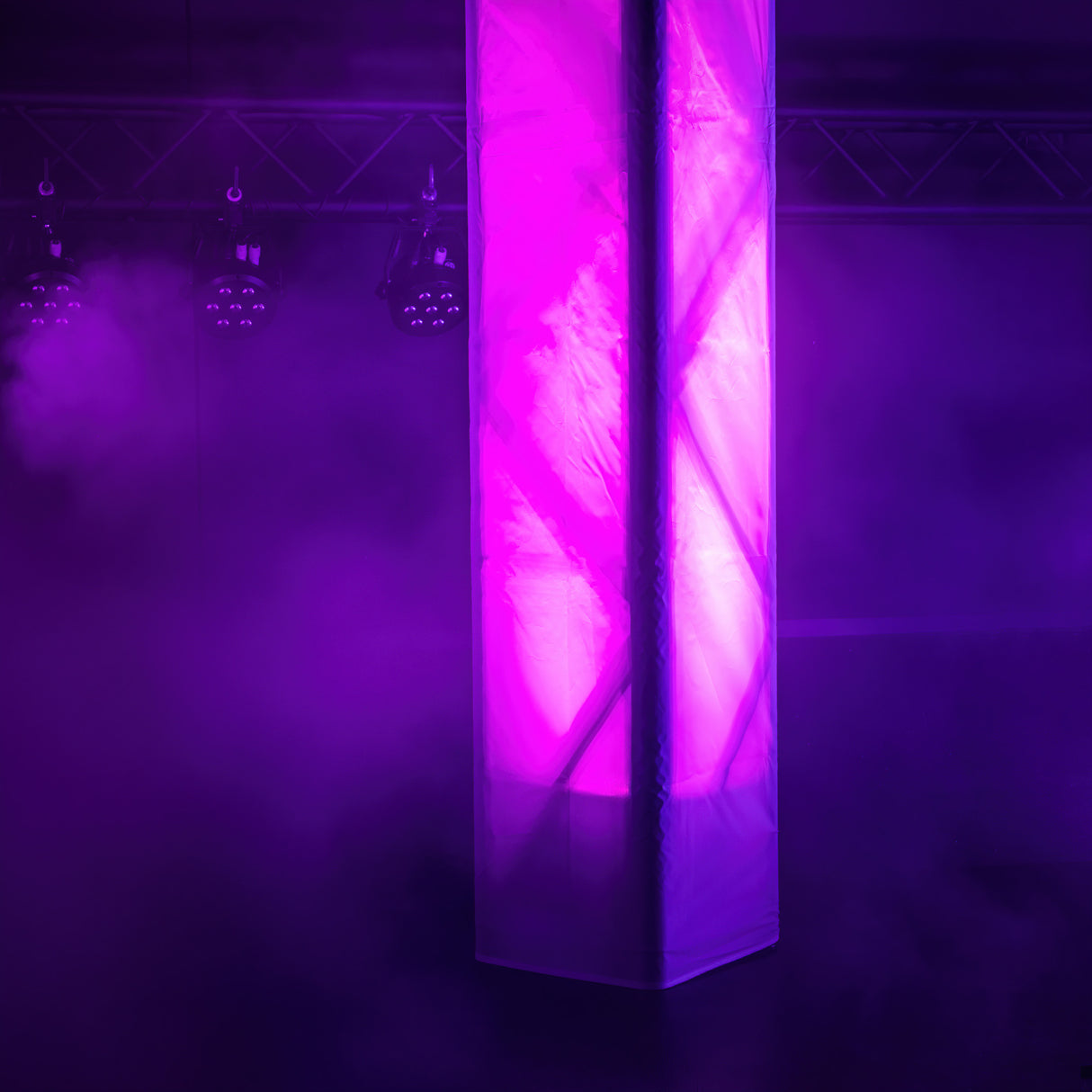 Cameo ROOT® PAR 6 WH SÆT 1 - Sæt inklusive 4 x CLROOTPAR6WH inkl. IR-fjernbetjening (CLPFLAT1REMOTE)