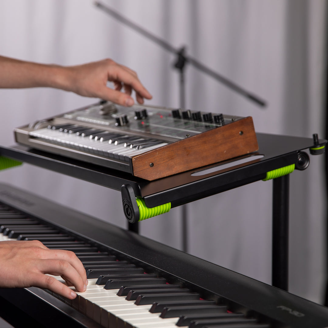 Gravity KS LTS 2 T - Hylly lisätarvikkeille keyboard-telineeseen toisen tason kanssa