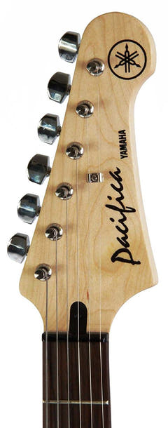 Yamaha PACIFICA012 Sähkökitara (Musta)