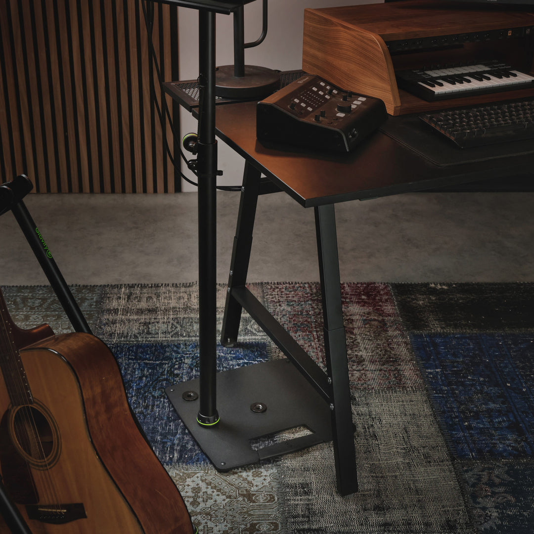Gravity SP 3202 CS B – kaiutinteline studiomonitoreille, neliönmuotoinen teräsjalusta