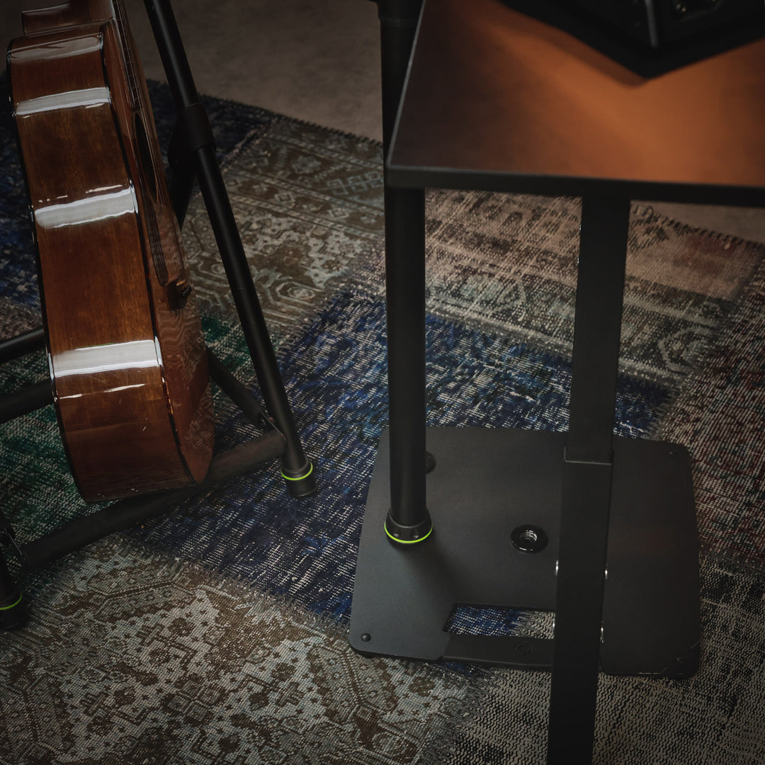 Gravity SP 3202 CS B – kaiutinteline studiomonitoreille, neliönmuotoinen teräsjalusta