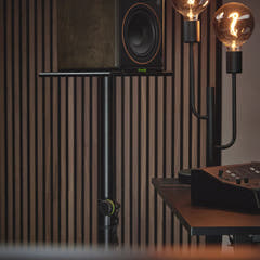 Gravity SP 3202 CS B – kaiutinteline studiomonitoreille, neliönmuotoinen teräsjalusta