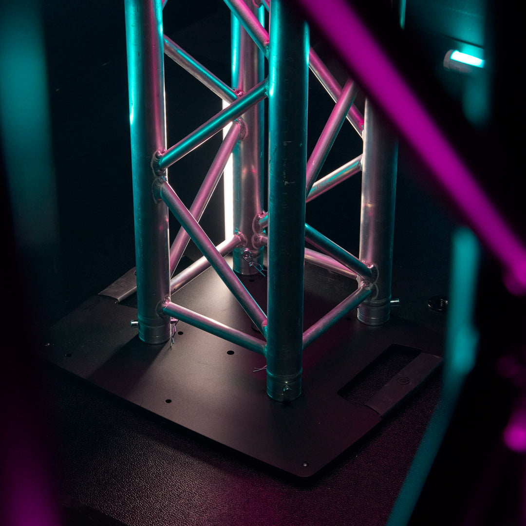 Gravity TWB 431 T B - Monitoiminen neliömäinen terästeline-tourbase, jossa mahdollisuus truss-kiinnitykseen