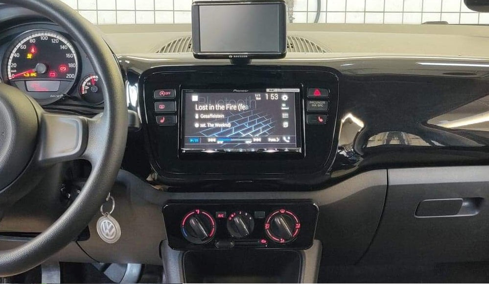 2-DIN-kehys Mii, Citigo ja sitä vanhemmille (kiiltävä musta)