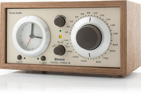 Tivoli Audio MODEL Three Minijärjestelmä Bluetoothilla ja USB:llä (Pähkinä, Beige)