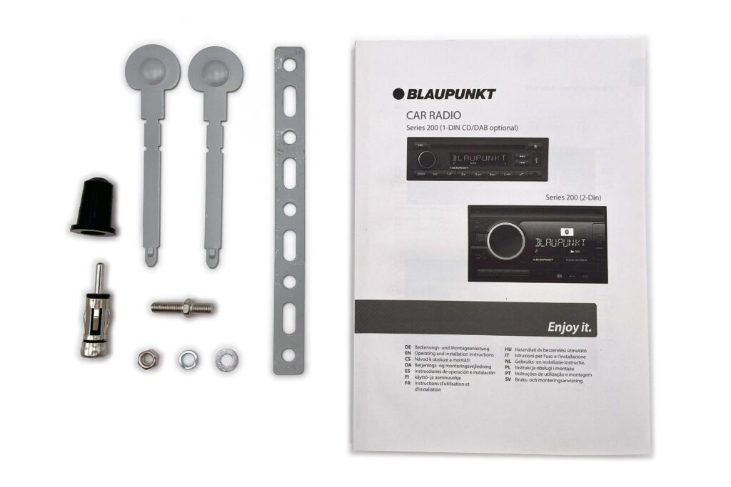 Blaupunkt Milano 200 autoradio, jossa on Bluetooth ja CD-levy