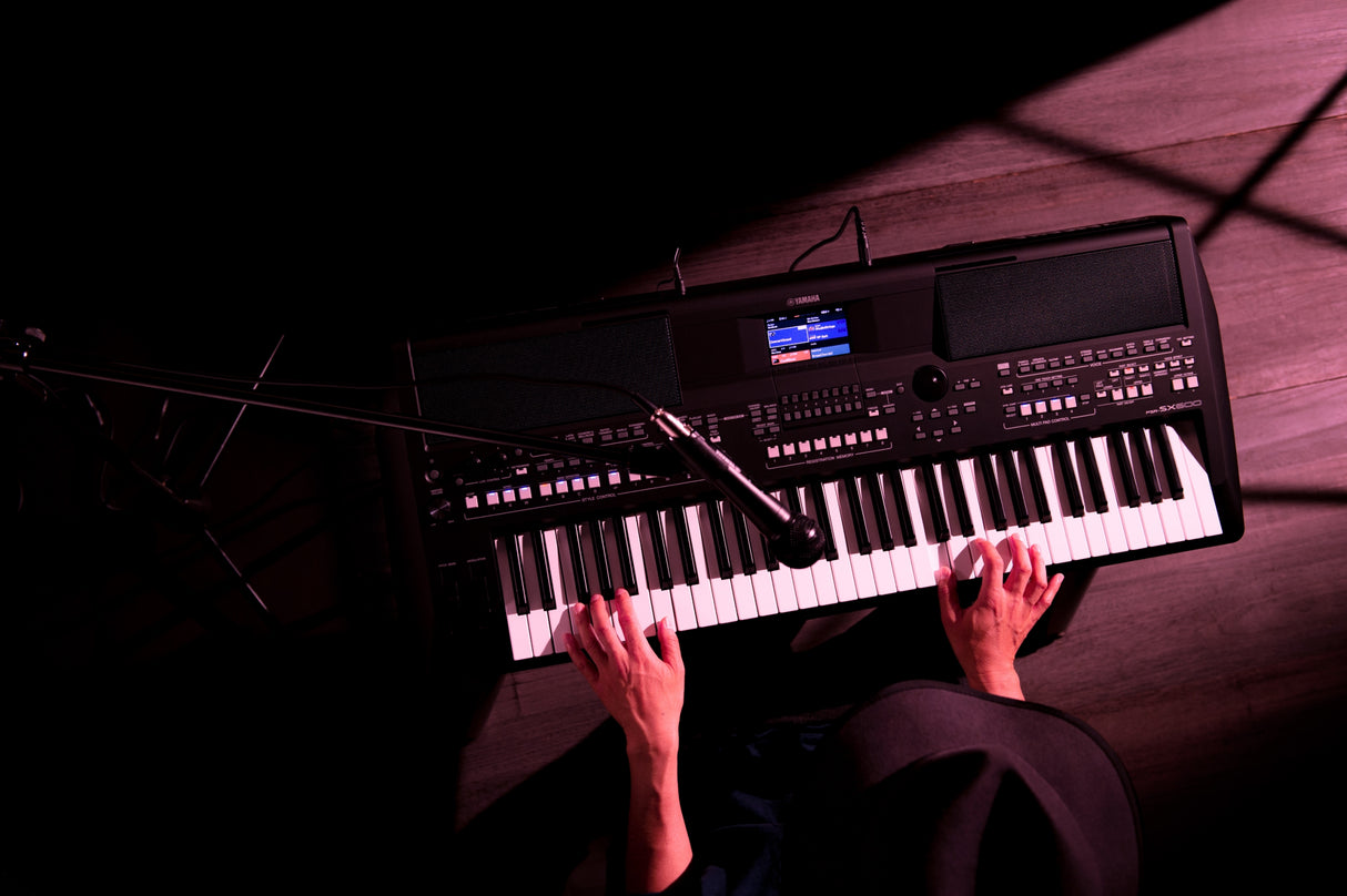 Yamaha PSR-SX600 Keyboard (musta)