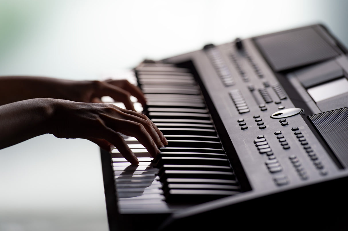 Yamaha PSR-SX600 Keyboard (musta)